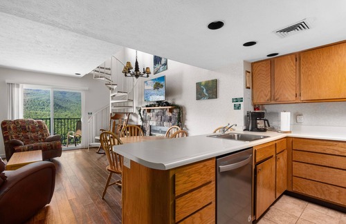 Gatlinburg - Pigeon Forge Condo | Deer Ridge Mountain Resort by JMR