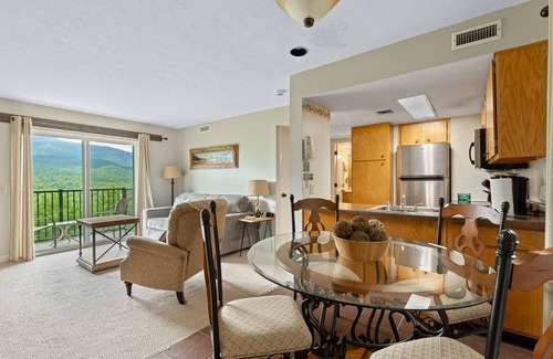 Gatlinburg - Pigeon Forge Condo | Deer Ridge Mountain Resort by JMR