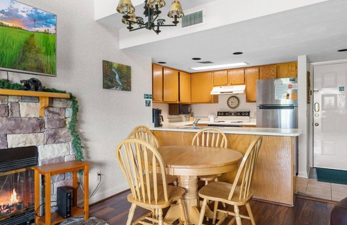Gatlinburg - Pigeon Forge Condo | Deer Ridge Mountain Resort by JMR
