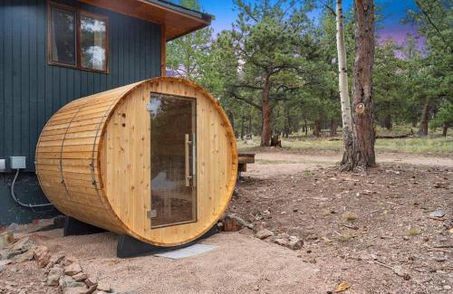 Florissant House | Deerfield Cabin Sauna Stargazing Wildlife Retreat