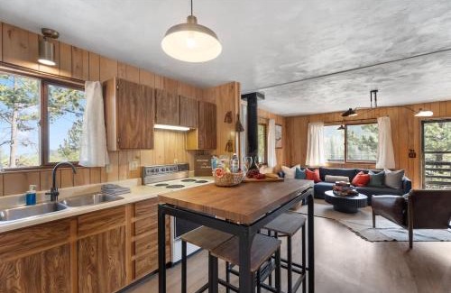 Florissant House | Deerfield Cabin Sauna Stargazing Wildlife Retreat