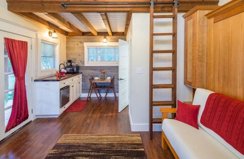 Lacy-Lakeview Cabin | Deerfield Countryside Tiny Cabin #3 - 10min to Silos at Magnolia