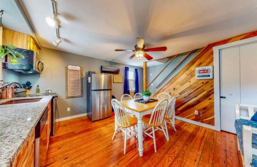 Augusta Cabin | Del's 1800's Log Cabin