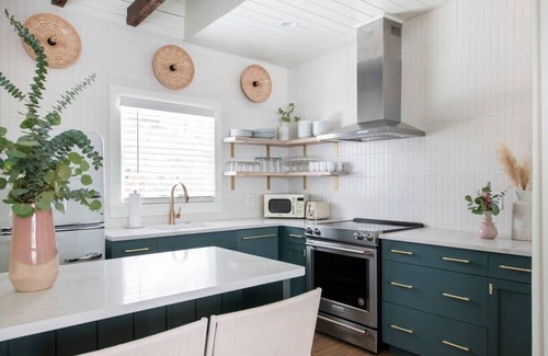Westside House | Delana Suite | New Prime Downtown Spot!