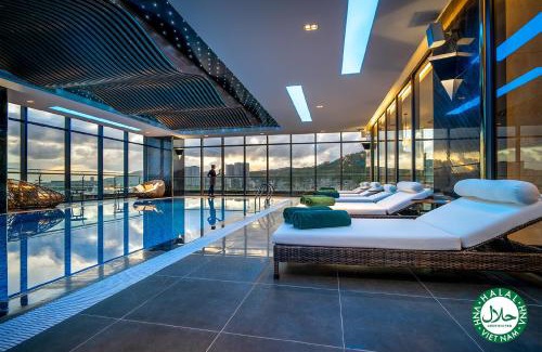 Bai Chay Hotel | DeLaSea Ha Long Hotel - Modern Bayview Escape
