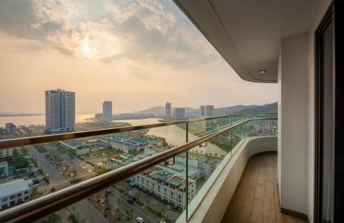 Bai Chay Hotel | DeLaSea Ha Long Hotel - Modern Bayview Escape