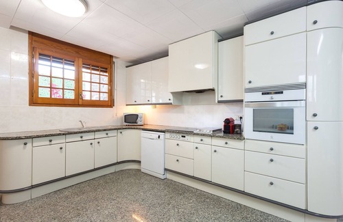 Masnou House | DELFIN - House for 8 with garden and private pool 15 minutes from Barcelona