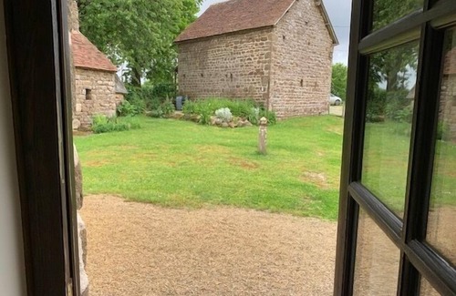 Ambrieres-les-Vallees Cottage | Delightful 1-Bed Cottage in Ceauce