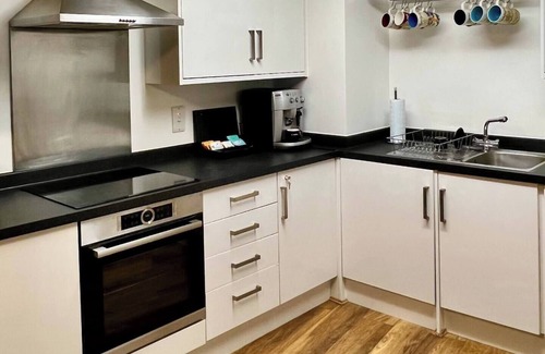 Stepney Green Apartment | Delightful 2-bedroom apartment with great balcony in London