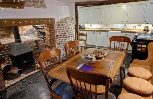 Stockbridge House | Delightful 3bed thatched Cottage