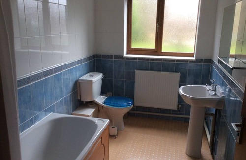 Llandrindod Wells House | Delightful bungalow in historic village of Abbey Cwmhir
