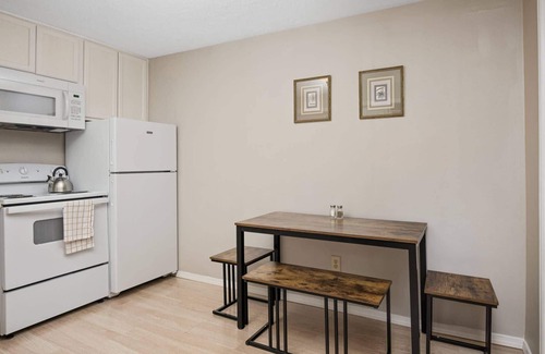 Garden Home-Whitford Condo | Delightful Central & Quiet SW Portland Location, Outdoor Patio w/View, 7 Miles to Downtown Portland