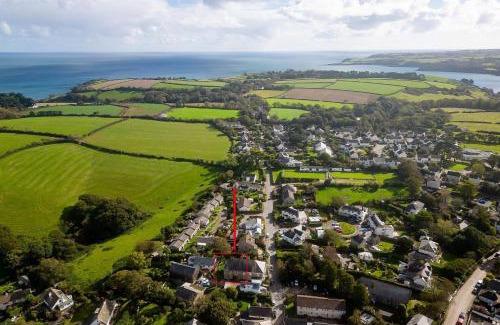 Mawnan Smith House | Delightful Family Getaway Cornwall