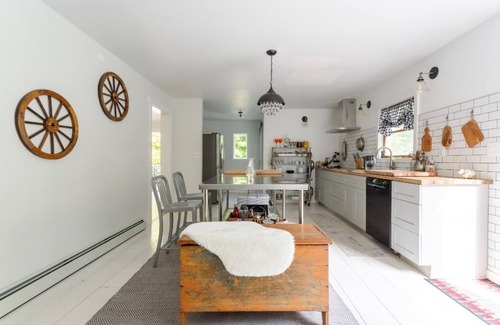 Stanfordville House | Delightful Farm Stay In Horse Country: High speed Wifi, Freshly Laid Eggs Daily