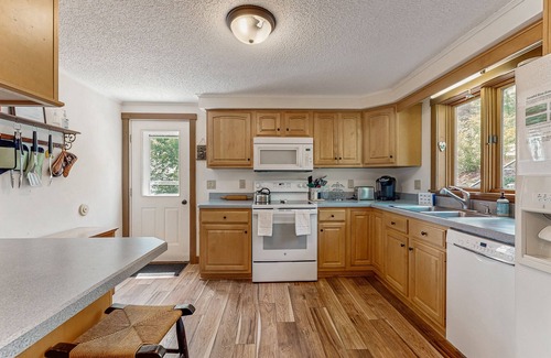 Town of Jerusalem House | Delightful lakefront house with furnished deck, balcony, and private dock
