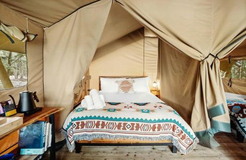 North Woodstock Other | Delightful Safari Tent with Fire Pit and Sauna in North Woodstock, New Hampshire