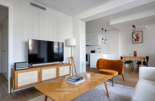 Sarria Apartment | Delightful Sarrià 3BR, w/Doorman & Fresh Renovation, by Blueground