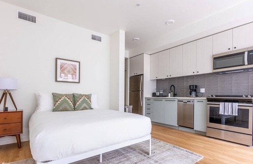 Alphabet Historic District Apartment | Delightful Studio Apartment in Portland + Pets OK