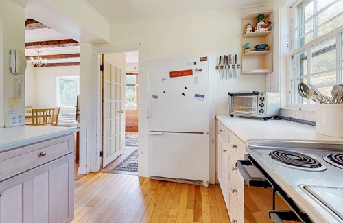 Jamaica House | Delightful updated farmhouse with original features, patio, and & W/D