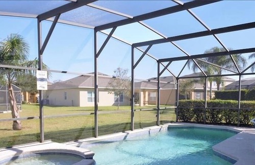 Marbella House | Delightful Villa in Marbella Davenport 4BR 3BA by RedAwning