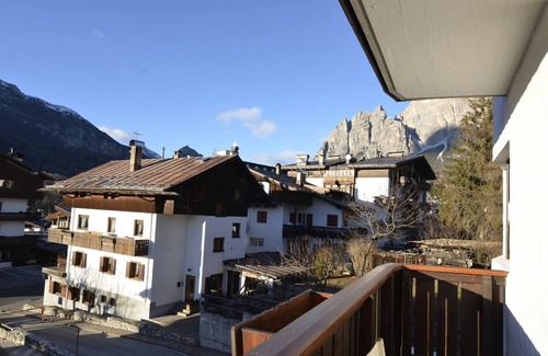 Cortina d'Ampezzo Historic Centre Apartment | Delizioso appartamento con vista in centro