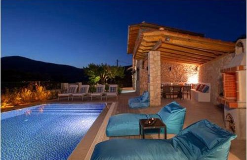 Evgiros Villa | dell Mar stone house
