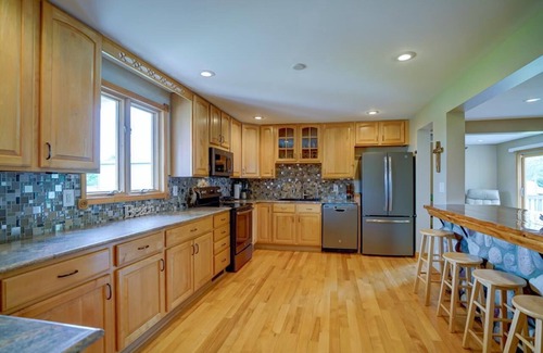 Briggsville House | Dells Edge on Lake Mason