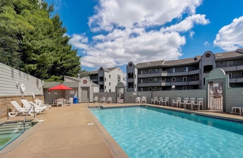 Lake Delton House | Dells Lake Villa At Lighthouse Cove Condominiums