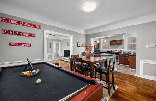 St. Louis Apartment | Delmar Dreams: Boutique Stay by Forest Park!