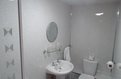 Scarborough Hotel | Delmont Hotel & View Restaurant