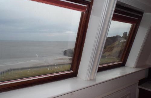 Scarborough Hotel | Delmont Hotel & View Restaurant