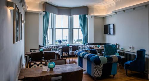 Scarborough Hotel | Delmont Hotel & View Restaurant