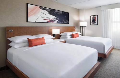 Ashwaubenon Hotel | Delta Hotels by Marriott Green Bay