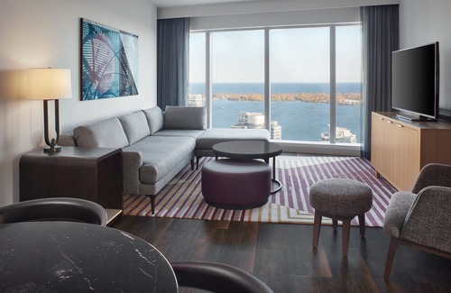 Toronto Entertainment District Hotel | Delta Hotels by Marriott Toronto