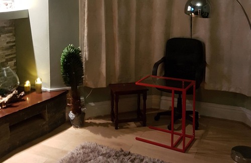 West Thornton Apartment | Deluxe 1 bed apartment , fully furnished with Wi-Fi and back garden (Communal)