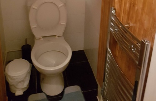 West Thornton Apartment | Deluxe 1 bed apartment , fully furnished with Wi-Fi and back garden (Communal)