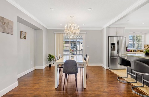 Fleetwood House | Deluxe 3 Bed 2 Bath entire upper portion of the house