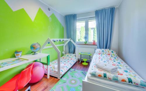 Lodz Apartment | Deluxe Apartment Smulsko Kids Room Terrace Parking