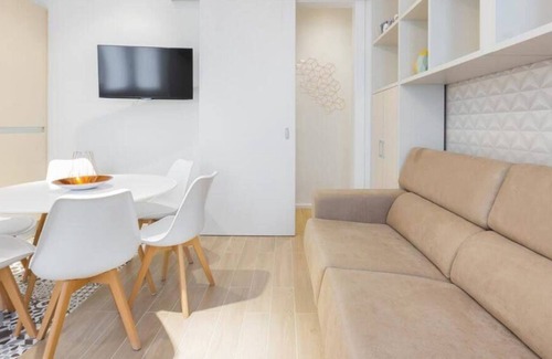 El Parc i la Llacuna del Poblenou Apartment | Deluxe apartment with balcony close to the beach!