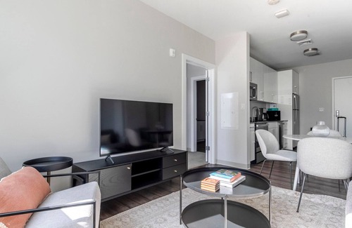 St. Elizabeth's Apartment | Deluxe Brighton 2BR w/Gym, Pool, Concierge & Doorman, by Blueground