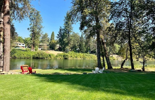 Fruitdale Cabin | Deluxe Cabin 1 - Rogue River Resort