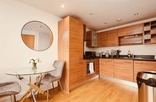 Leeds Apartment | Deluxe City Apt, Beautiful River View,free Parking
