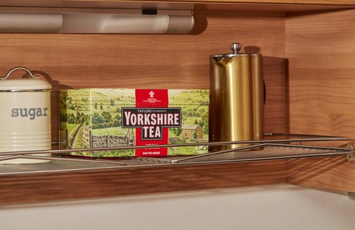 Leeds Apartment | Deluxe City Apt, River Canal View& Free Parking!