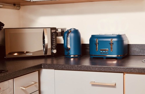 Leeds Apartment | Deluxe City Apt, Riverside Canal View&free Parking