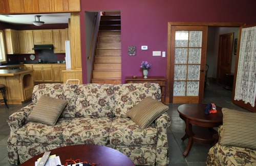 Hammond House | Deluxe Country Home - Tranquil Setting Shorter stays within 30 days of arrival