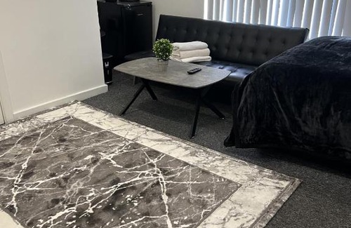 Watford Apartment | Deluxe En-Suite Bedroom In the Centre of Watford