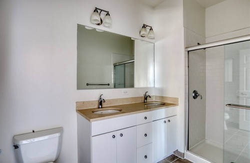 Hoboken Apartment | Deluxe Hoboken 2BR w/ W/D, Gym & Pool, nr UN