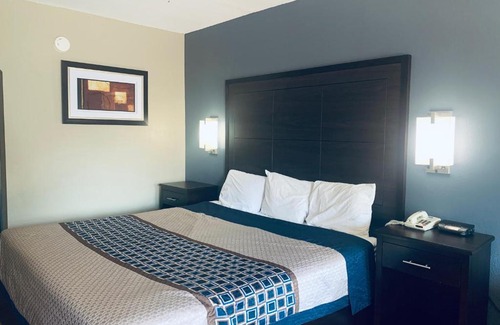 York Hotel | Deluxe Inn & Suites