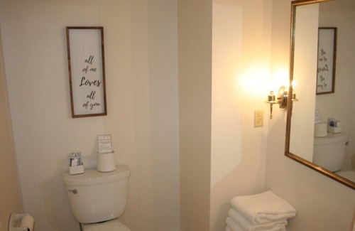 West Dover Resort | Deluxe King Room w/fireplace and separate entrance