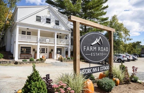 West Dover Resort | Deluxe King Room w/fireplace and separate entrance